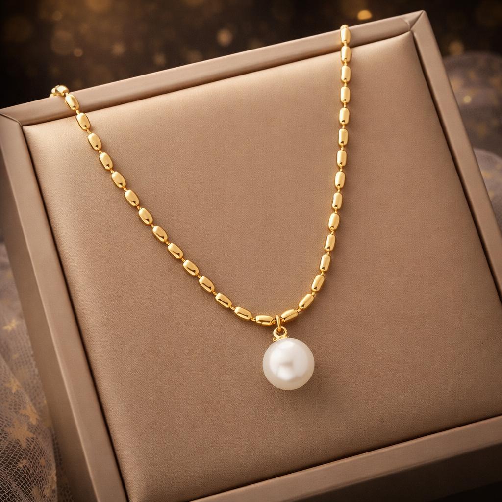 Pearl necklace Gold